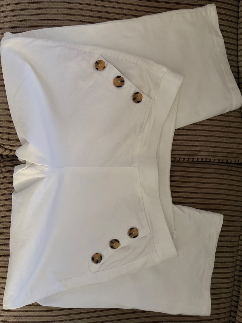 Belle by Kim Gravel  White Button-Accent Capri Pants